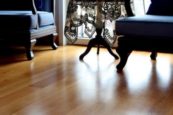 OAK SOLID WOOD FLOORING